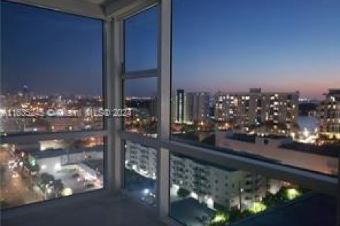 Condo in Miami Beach, Florida, 2 bedrooms  № 1304974 - photo 4