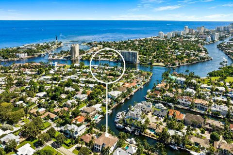 Villa ou maison à vendre à Lighthouse Point, Floride: 5 chambres, 726.4 m2 № 805687 - photo 1
