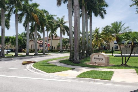 Townhouse in Miami, Florida 3 bedrooms, 145.3 sq.m. № 1230610 - photo 1