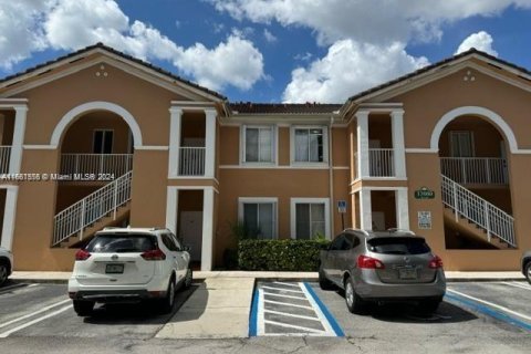 Condominio en venta en Hialeah, Florida, 2 dormitorios, 89.84 m2 № 1412354 - foto 1