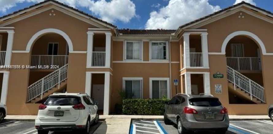 Condominio en Hialeah, Florida, 2 dormitorios  № 1412354