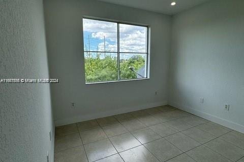 Condominio en venta en Hialeah, Florida, 2 dormitorios, 89.84 m2 № 1412354 - foto 7