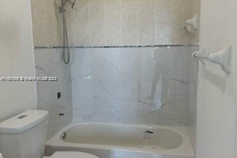 Condominio en venta en Hialeah, Florida, 2 dormitorios, 89.84 m2 № 1412354 - foto 13