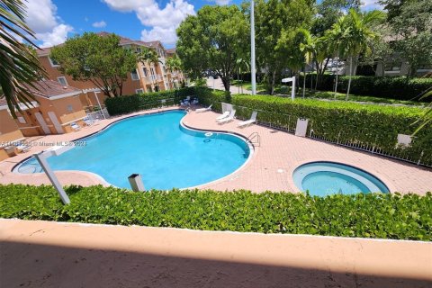 Condominio en venta en Hialeah, Florida, 2 dormitorios, 89.84 m2 № 1412354 - foto 21