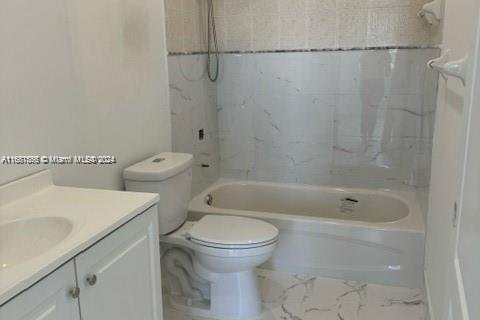 Condominio en venta en Hialeah, Florida, 2 dormitorios, 89.84 m2 № 1412354 - foto 8