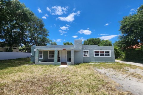 Купить коммерческую недвижимость в Майами-Гарденс, Флорида 239.04м2, № 1127588 - фото 1