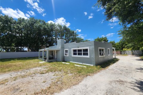 Immobilier commercial à vendre à Miami Gardens, Floride: 239.04 m2 № 1127588 - photo 2