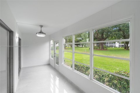 Condo in Coconut Creek, Florida, 2 bedrooms  № 1103085 - photo 26