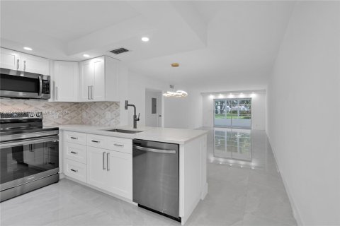 Condo in Coconut Creek, Florida, 2 bedrooms  № 1103085 - photo 1