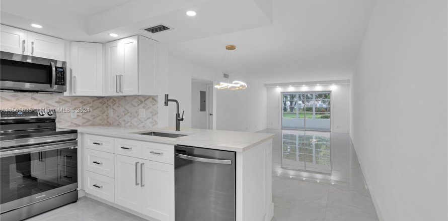 Condo in Coconut Creek, Florida, 2 bedrooms  № 1103085