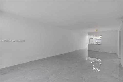 Condo in Coconut Creek, Florida, 2 bedrooms  № 1103085 - photo 11