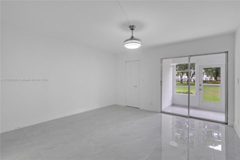 Condo in Coconut Creek, Florida, 2 bedrooms  № 1103085 - photo 14