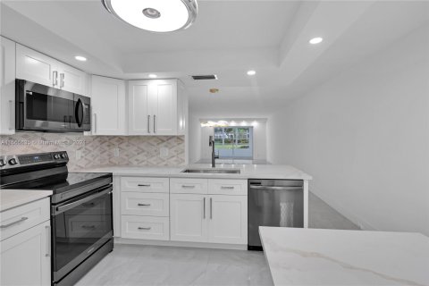 Condo in Coconut Creek, Florida, 2 bedrooms  № 1103085 - photo 2