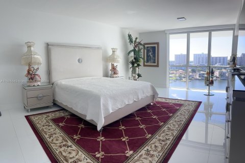 Condominio en venta en Sunny Isles Beach, Florida, 3 dormitorios, 157 m2 № 983595 - foto 1