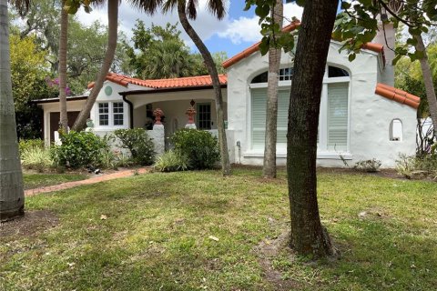 House in Sarasota, Florida 2 bedrooms, 179.49 sq.m. № 1150023 - photo 4