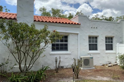 House in Sarasota, Florida 2 bedrooms, 179.49 sq.m. № 1150023 - photo 6