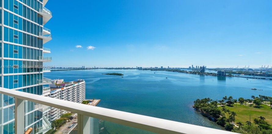 Condominio en Miami, Florida, 2 dormitorios  № 1399773