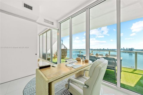 Condominio en venta en Miami, Florida, 2 dormitorios, 154.78 m2 № 1399773 - foto 13