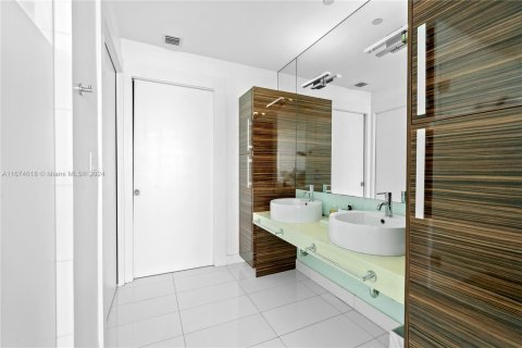 Condominio en venta en Miami, Florida, 2 dormitorios, 154.78 m2 № 1399773 - foto 17