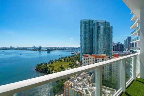 Condominio en venta en Miami, Florida, 2 dormitorios, 154.78 m2 № 1399773 - foto 2