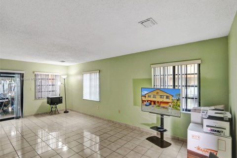 Condominio en venta en Miami, Florida, 3 dormitorios, 121.98 m2 № 1399772 - foto 8