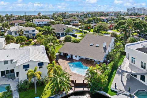 House in Highland Beach, Florida 4 bedrooms, 323.67 sq.m. № 1399775 - photo 22