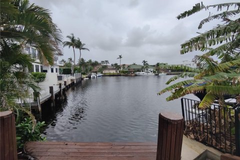 Villa ou maison à vendre à Highland Beach, Floride: 4 chambres, 323.67 m2 № 1399775 - photo 5