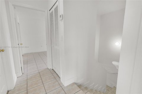 Touwnhouse à vendre à Hialeah, Floride: 3 chambres, 109.62 m2 № 1309978 - photo 12