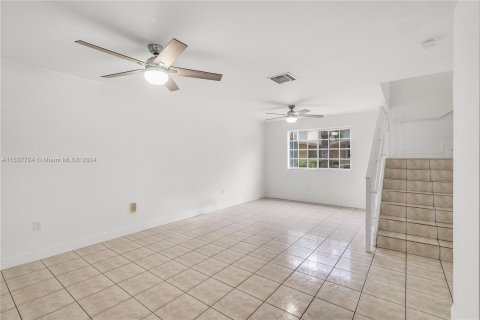 Touwnhouse à vendre à Hialeah, Floride: 3 chambres, 109.62 m2 № 1309978 - photo 4