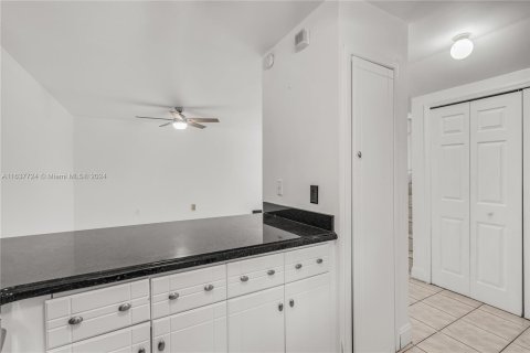 Touwnhouse à vendre à Hialeah, Floride: 3 chambres, 109.62 m2 № 1309978 - photo 9