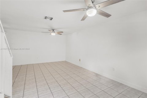 Touwnhouse à vendre à Hialeah, Floride: 3 chambres, 109.62 m2 № 1309978 - photo 5