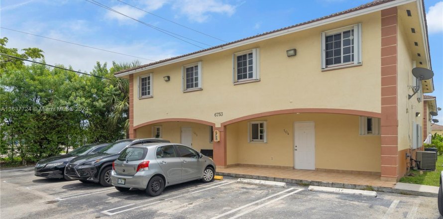 Townhouse in Hialeah, Florida 3 bedrooms, 109.62 sq.m. № 1309978