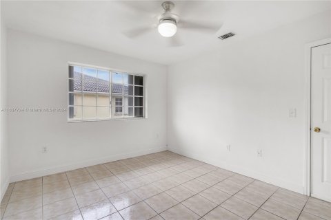 Touwnhouse à vendre à Hialeah, Floride: 3 chambres, 109.62 m2 № 1309978 - photo 14