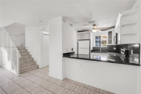 Touwnhouse à vendre à Hialeah, Floride: 3 chambres, 109.62 m2 № 1309978 - photo 7