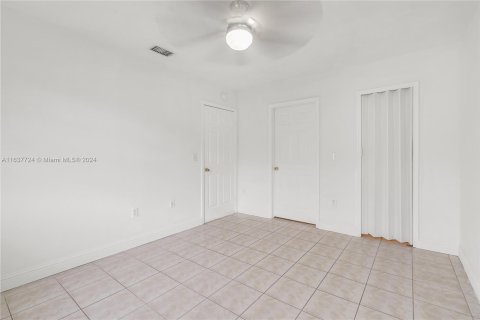 Touwnhouse à vendre à Hialeah, Floride: 3 chambres, 109.62 m2 № 1309978 - photo 15