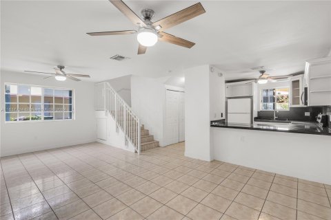 Touwnhouse à vendre à Hialeah, Floride: 3 chambres, 109.62 m2 № 1309978 - photo 3