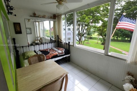 Condo in Hollywood, Florida, 2 bedrooms  № 1374399 - photo 13