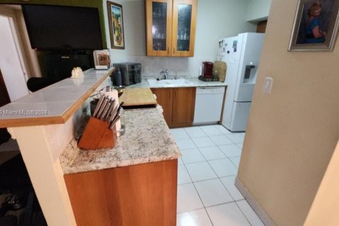 Condo in Hollywood, Florida, 2 bedrooms  № 1374399 - photo 4