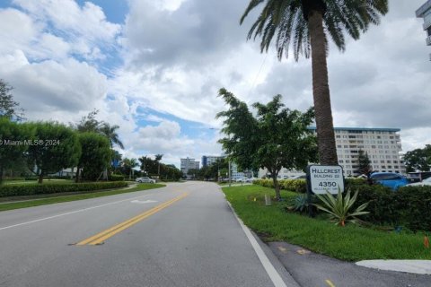 Condo in Hollywood, Florida, 2 bedrooms  № 1374399 - photo 14