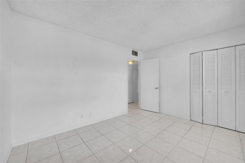 Copropriété à vendre à Lauderdale Lakes, Floride: 2 chambres, 94.85 m2 № 1079016 - photo 27