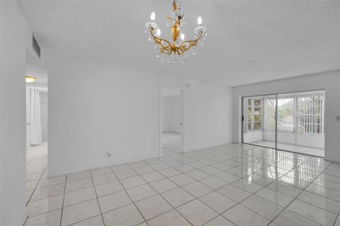 Copropriété à vendre à Lauderdale Lakes, Floride: 2 chambres, 94.85 m2 № 1079016 - photo 18