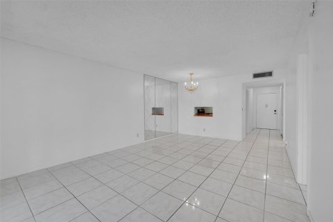 Copropriété à vendre à Lauderdale Lakes, Floride: 2 chambres, 94.85 m2 № 1079016 - photo 14