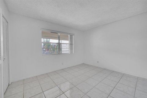 Copropriété à vendre à Lauderdale Lakes, Floride: 2 chambres, 94.85 m2 № 1079016 - photo 21