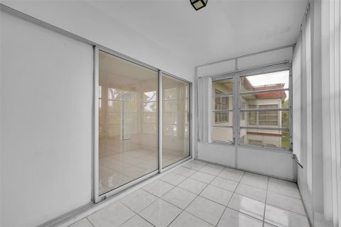 Copropriété à vendre à Lauderdale Lakes, Floride: 2 chambres, 94.85 m2 № 1079016 - photo 11