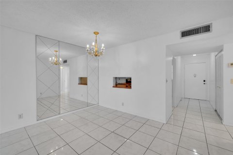 Copropriété à vendre à Lauderdale Lakes, Floride: 2 chambres, 94.85 m2 № 1079016 - photo 17