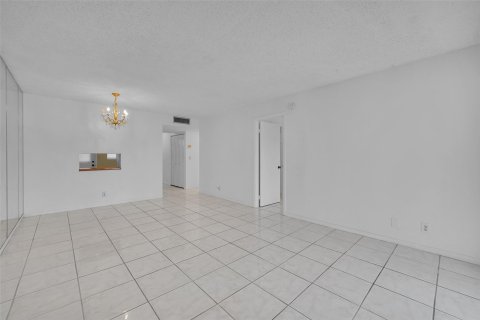 Copropriété à vendre à Lauderdale Lakes, Floride: 2 chambres, 94.85 m2 № 1079016 - photo 20