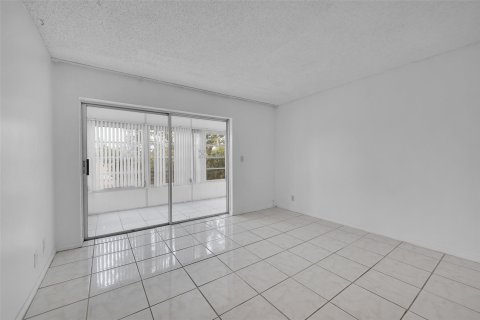 Copropriété à vendre à Lauderdale Lakes, Floride: 2 chambres, 94.85 m2 № 1079016 - photo 16