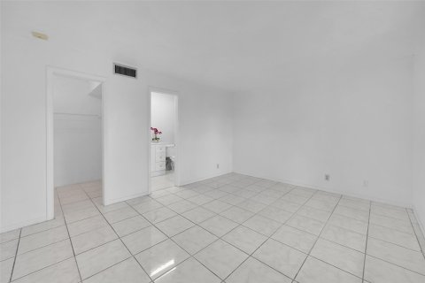 Copropriété à vendre à Lauderdale Lakes, Floride: 2 chambres, 94.85 m2 № 1079016 - photo 9