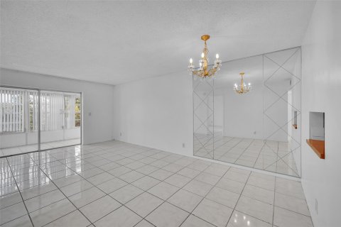 Copropriété à vendre à Lauderdale Lakes, Floride: 2 chambres, 94.85 m2 № 1079016 - photo 19