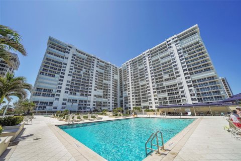 Condo in Fort Lauderdale, Florida, 2 bedrooms  № 1136407 - photo 2